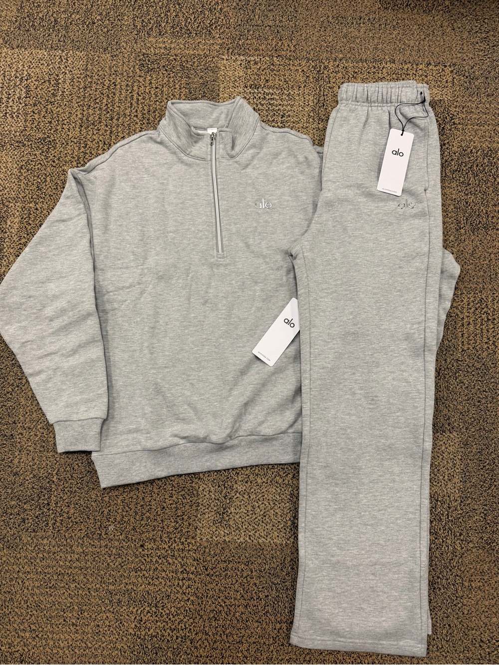 ALO Yoga Gray Quarter-Zip and Uncuffed Pants Sweatsuit